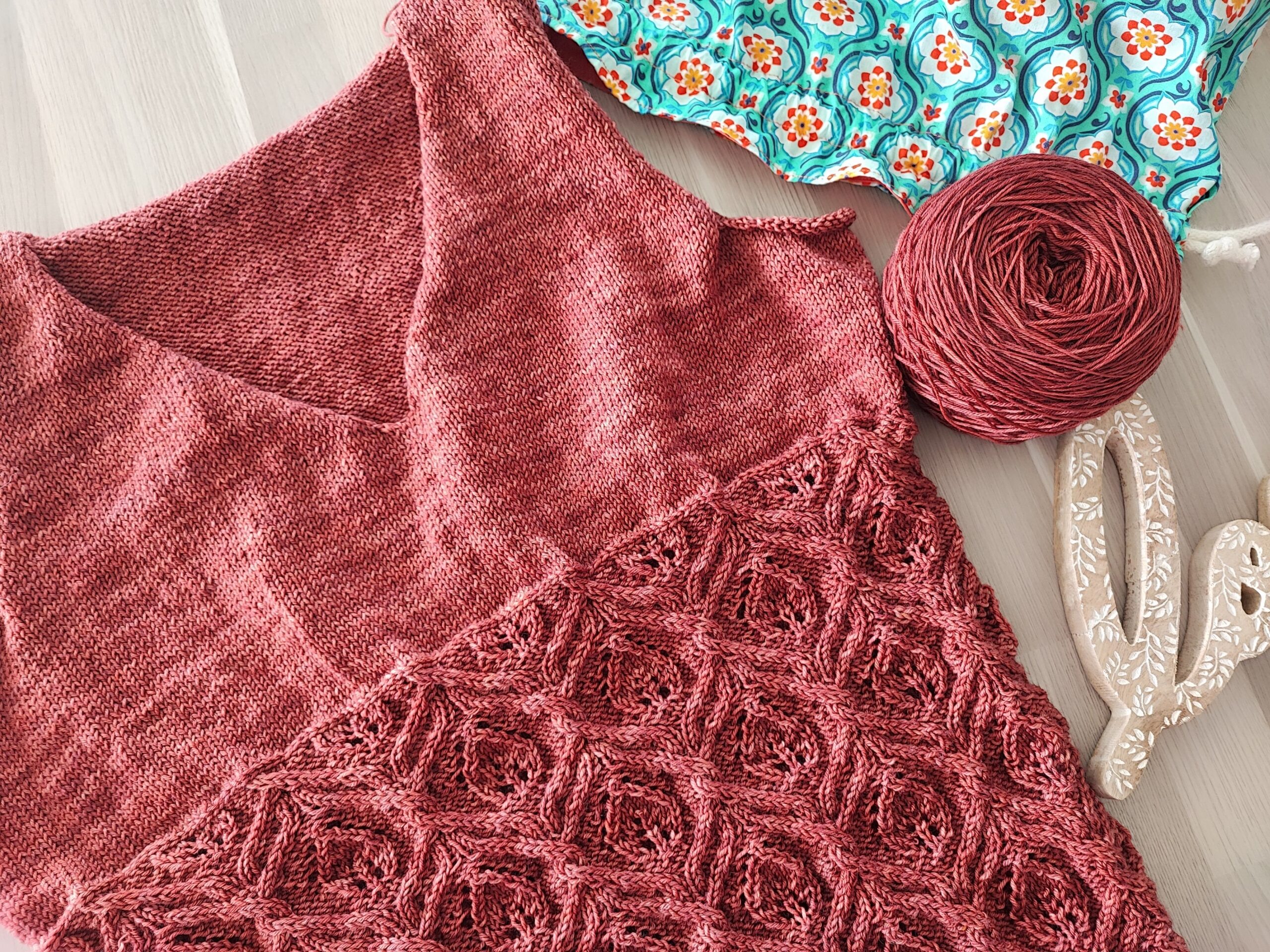 Knautia sweater, un pull au tricot en dentelle et torsades! - Pull femme - Maloraé Designs