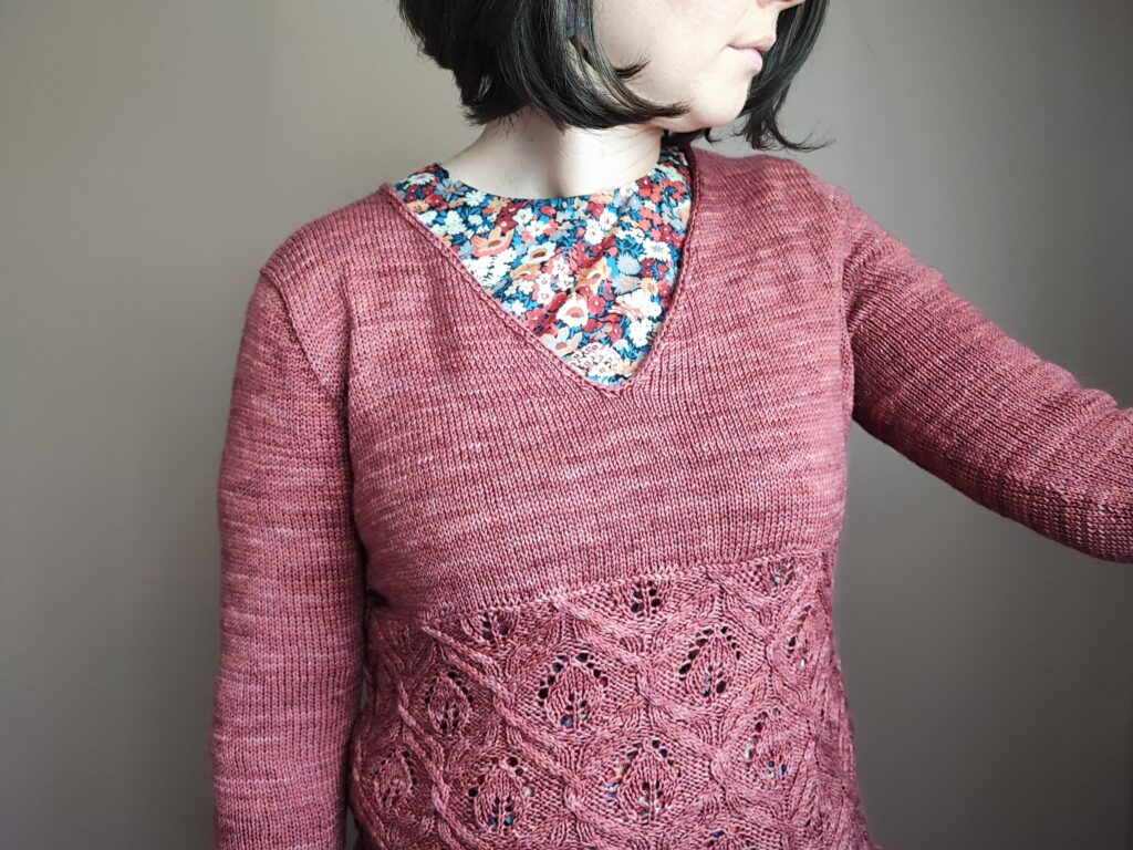 Knautia sweater, un pull au tricot en dentelle et torsades! - Pull femme - Maloraé Designs
