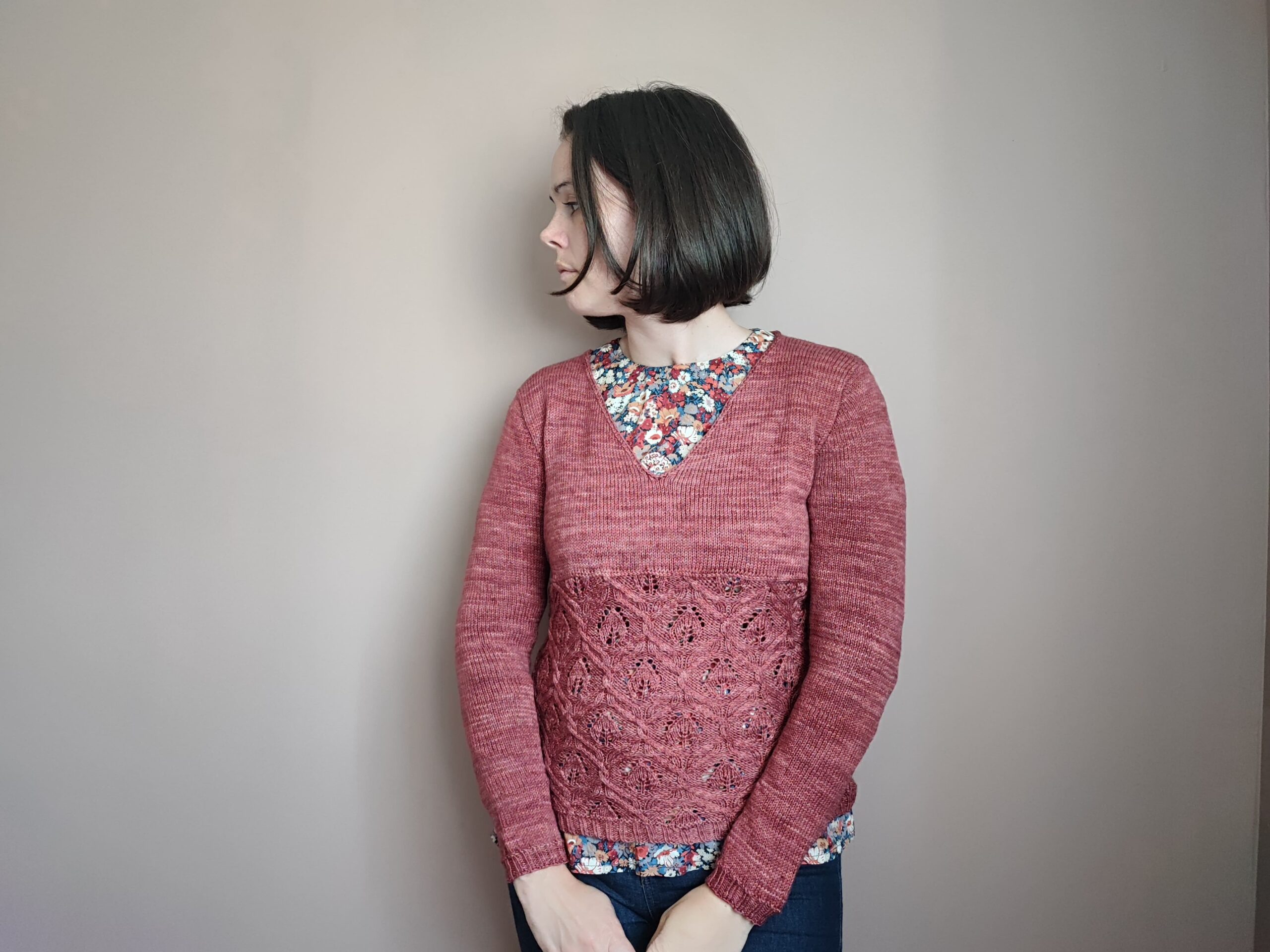 Knautia sweater, un pull au tricot en dentelle et torsades! - Pull femme - Maloraé Designs